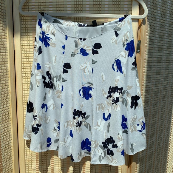 Banana Republic Summer Flower Skirt - Picture 4 of 13